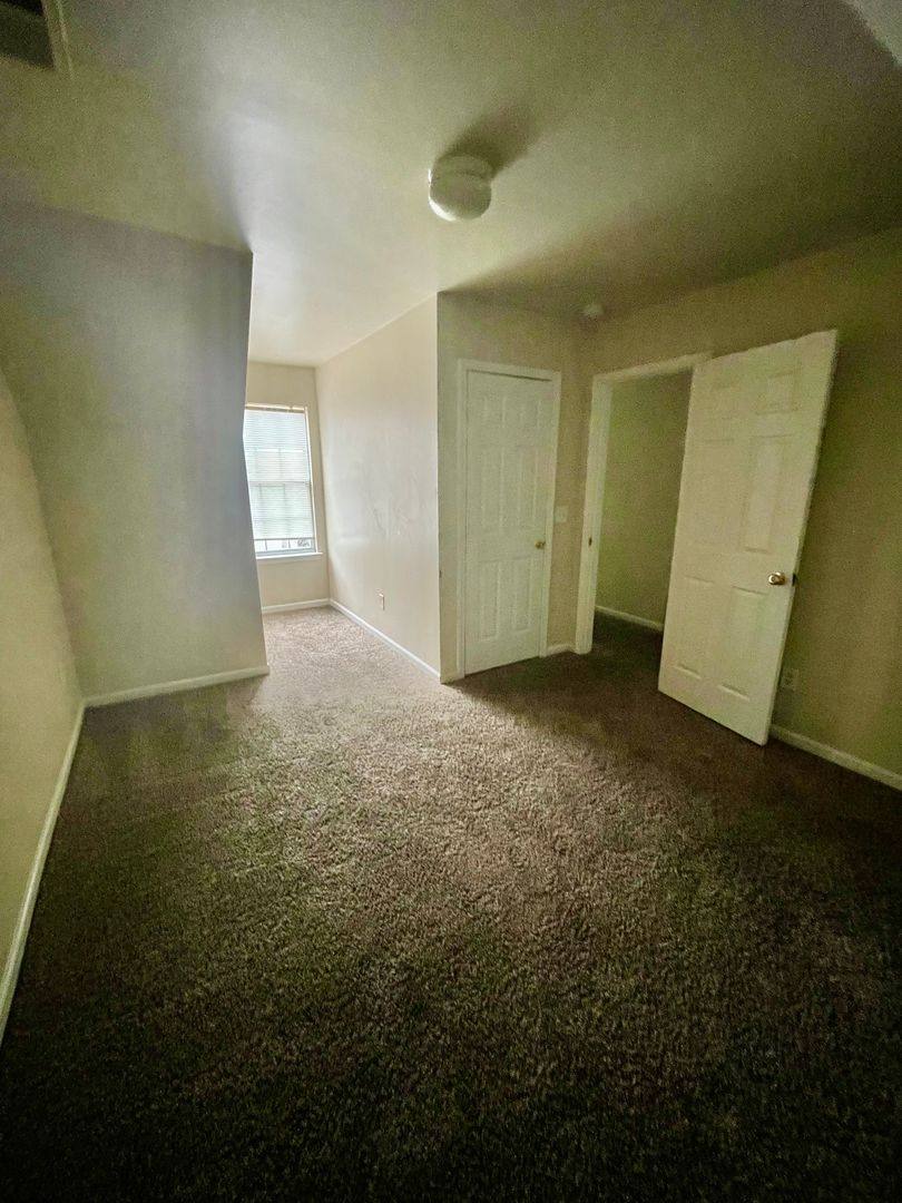 Townhouse for rent at 5104 Brooktree Dr, Charlotte, NC 28208