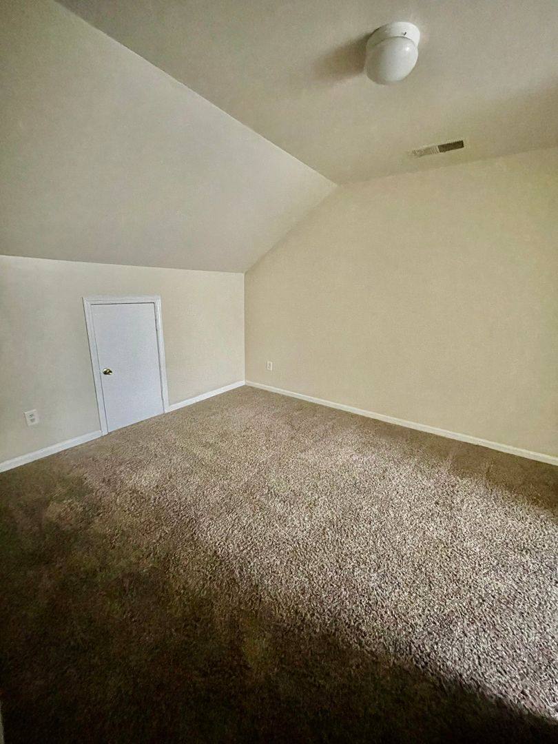 Townhouse for rent at 5104 Brooktree Dr, Charlotte, NC 28208