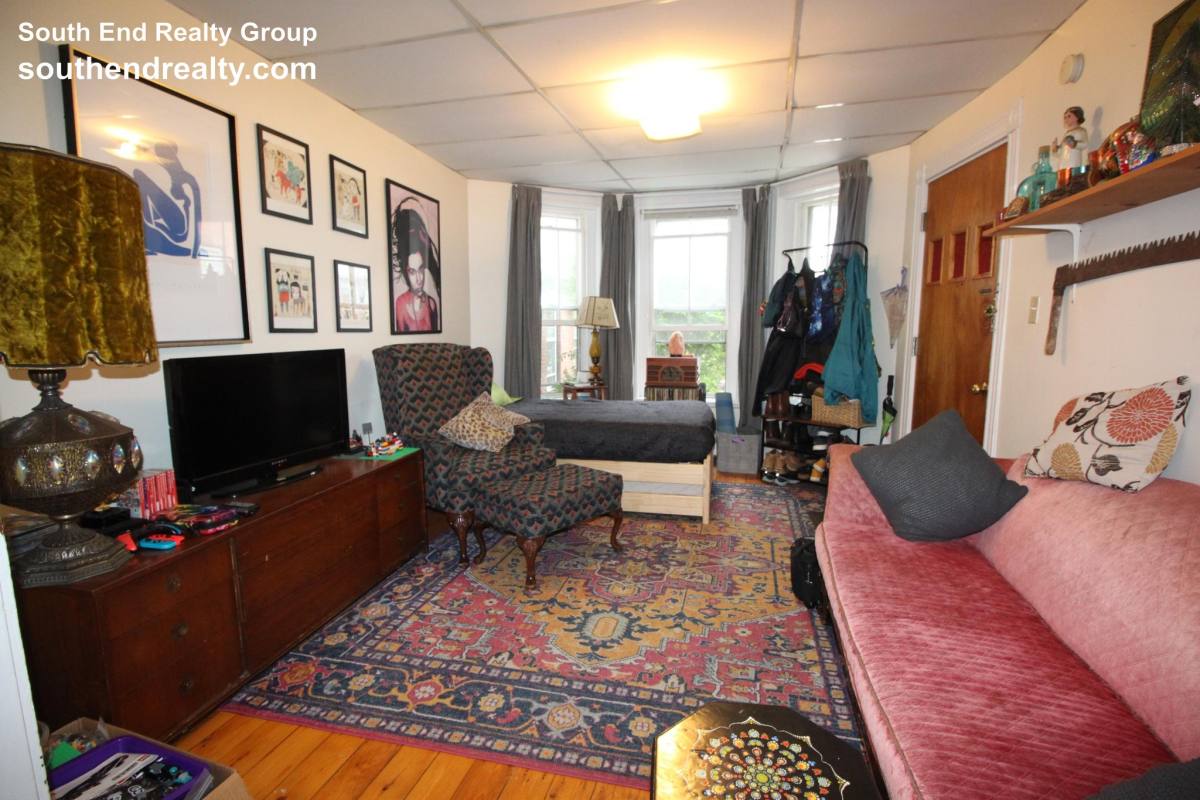 Apartment for rent at 9 Putnam St #1R, Somerville, MA 02143