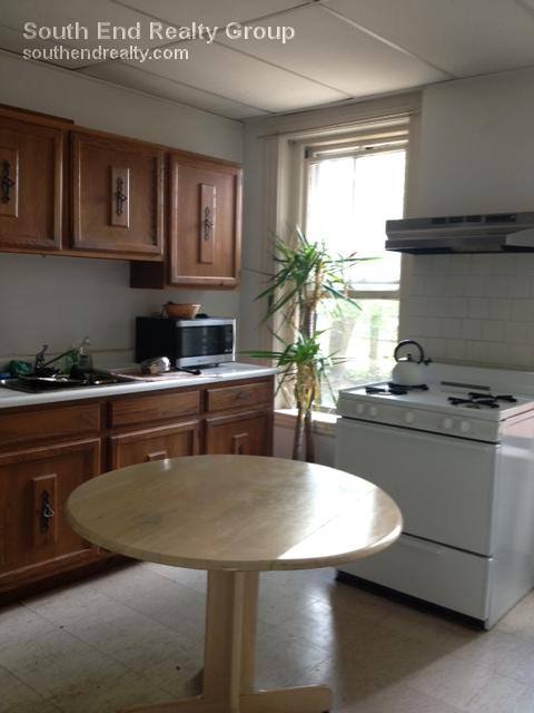Apartment for rent at 9 Putnam St #1R, Somerville, MA 02143