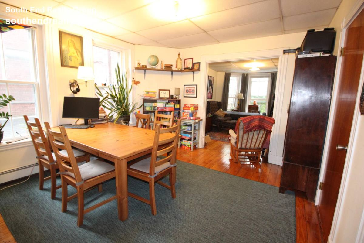 Apartment for rent at 9 Putnam St #1R, Somerville, MA 02143