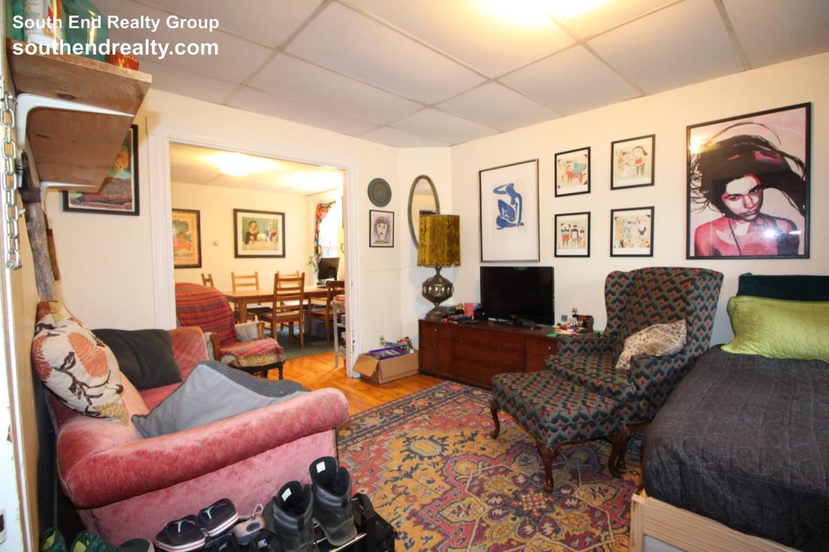 Apartment for rent at 9 Putnam St #1R, Somerville, MA 02143
