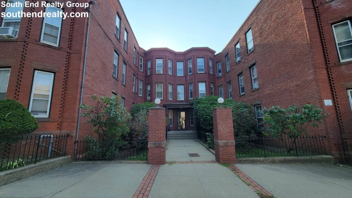 Apartment for rent at 9 Putnam St #1R, Somerville, MA 02143