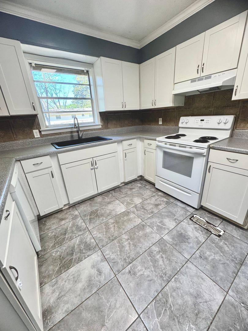 House for rent at 304 Azalea Dr, Enterprise, AL 36330