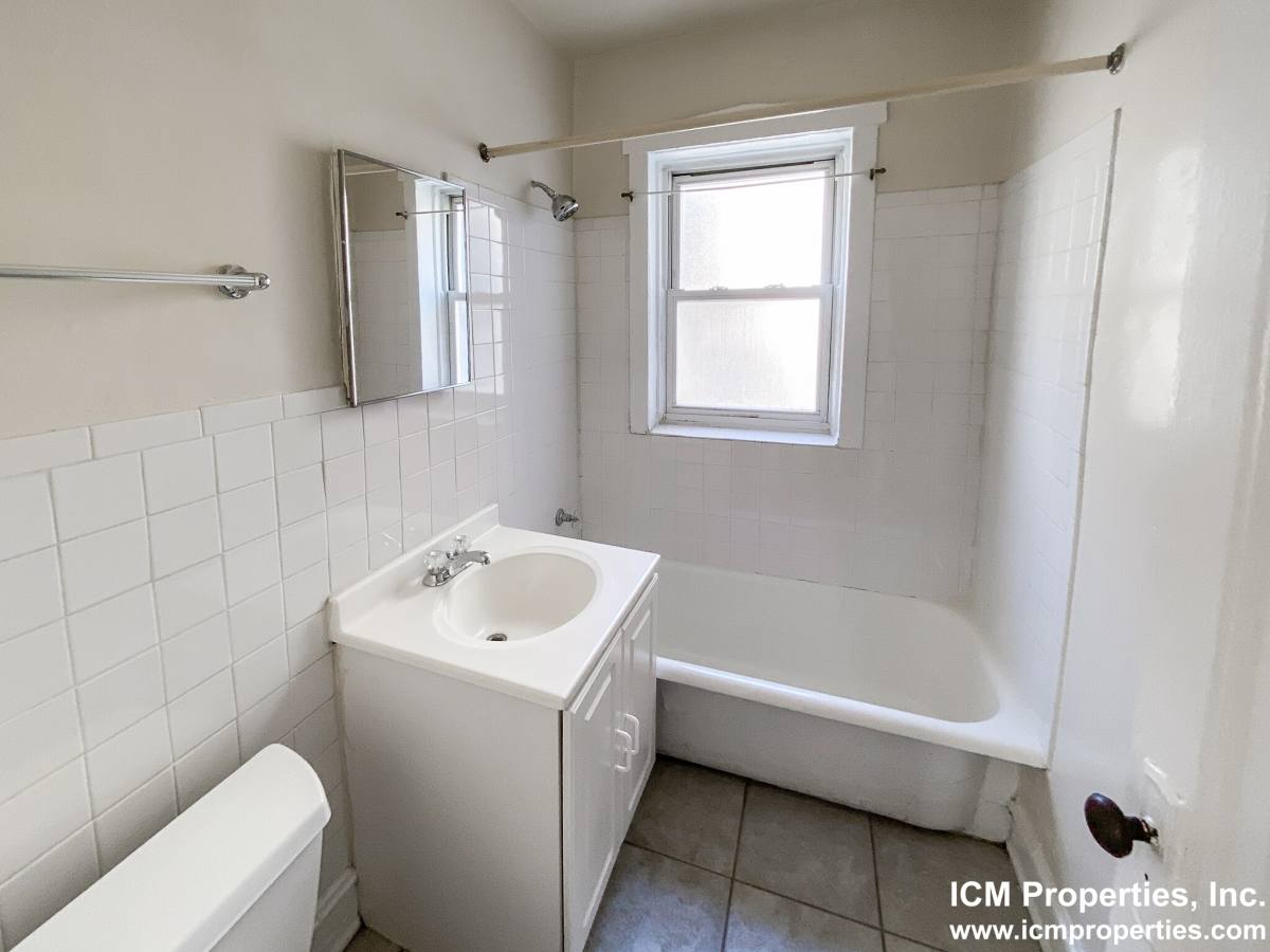 Apartment for rent at 5032 N Wolcott Ave #2, Chicago, IL 60640