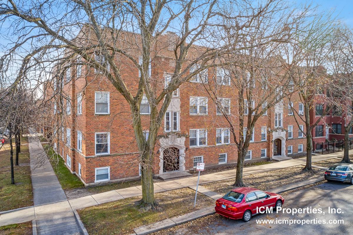 Apartment for rent at 1825 W Foster Ave #3, Chicago, IL 60640