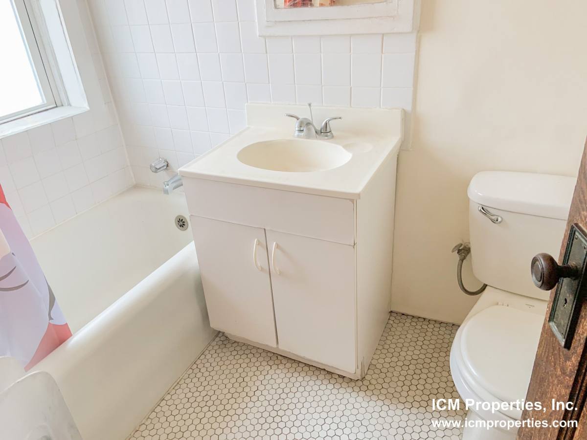 Apartment for rent at 1825 W Foster Ave #3, Chicago, IL 60640