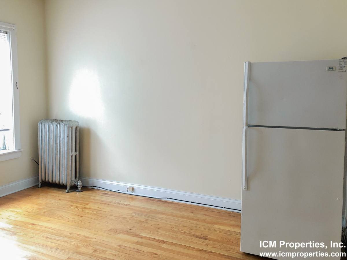 Apartment for rent at 1825 W Foster Ave #1, Chicago, IL 60640