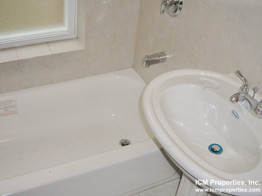 Apartment for rent at 1825 W Foster Ave #1, Chicago, IL 60640