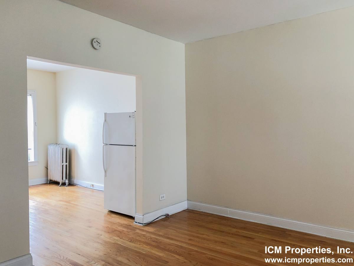 Apartment for rent at 1825 W Foster Ave #1, Chicago, IL 60640