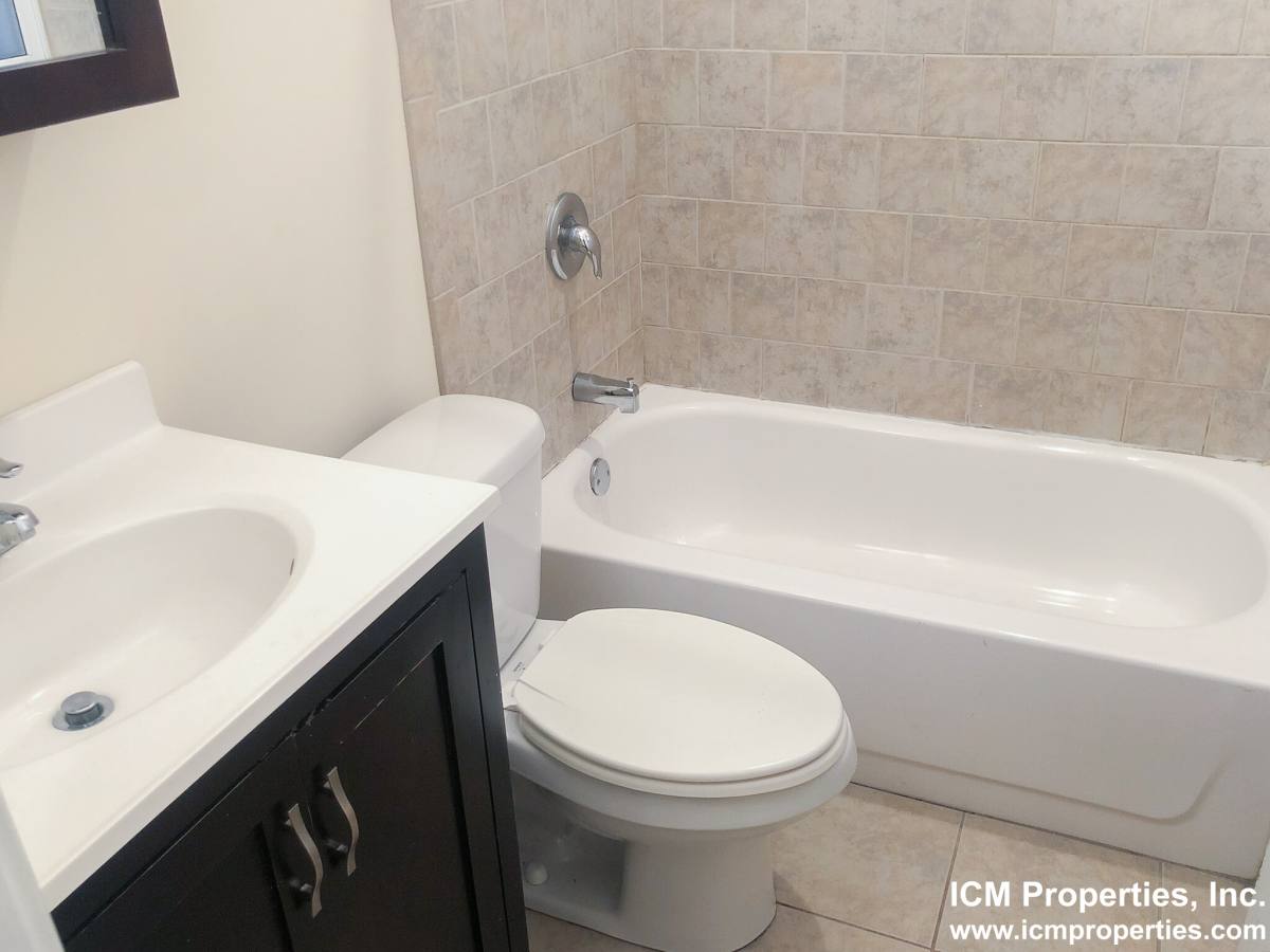 Apartment for rent at 3637 N Paulina St #2, Chicago, IL 60613