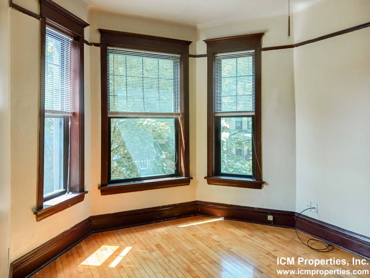 Apartment for rent at 3637 N Paulina St #2, Chicago, IL 60613