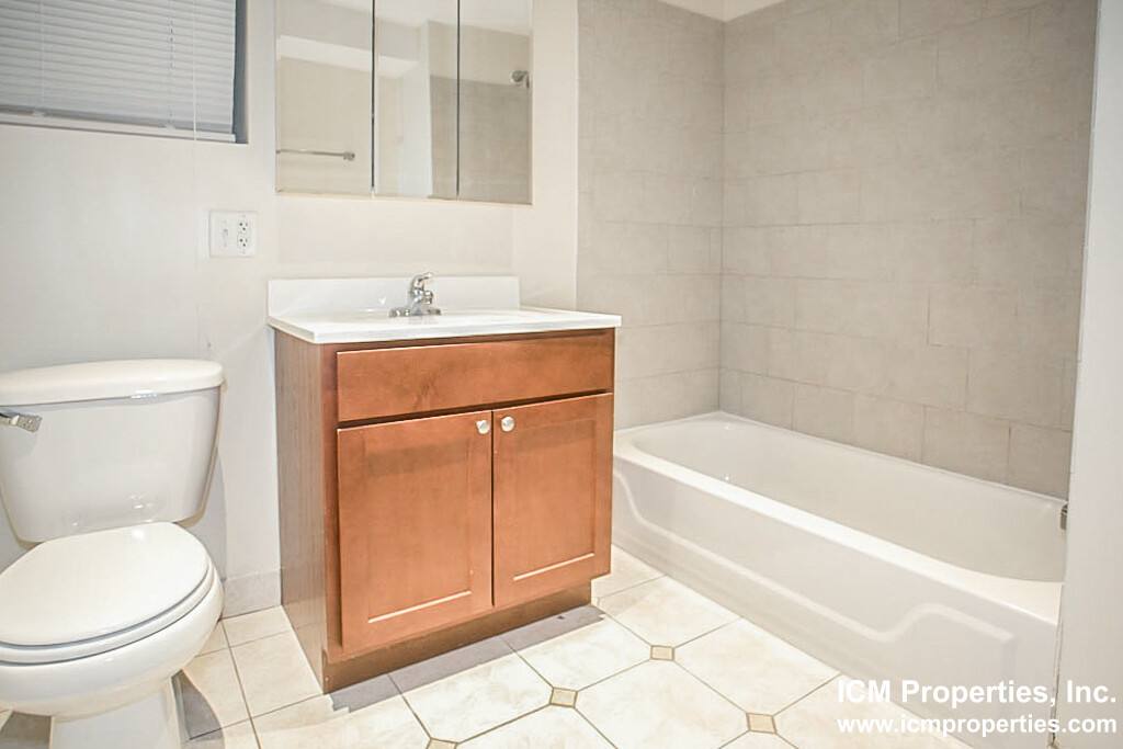 Apartment for rent at 3818 N Sheffield Ave #1, Chicago, IL 60613