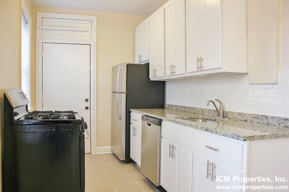 Apartment for rent at 617 W Melrose St #G3, Chicago, IL 60657
