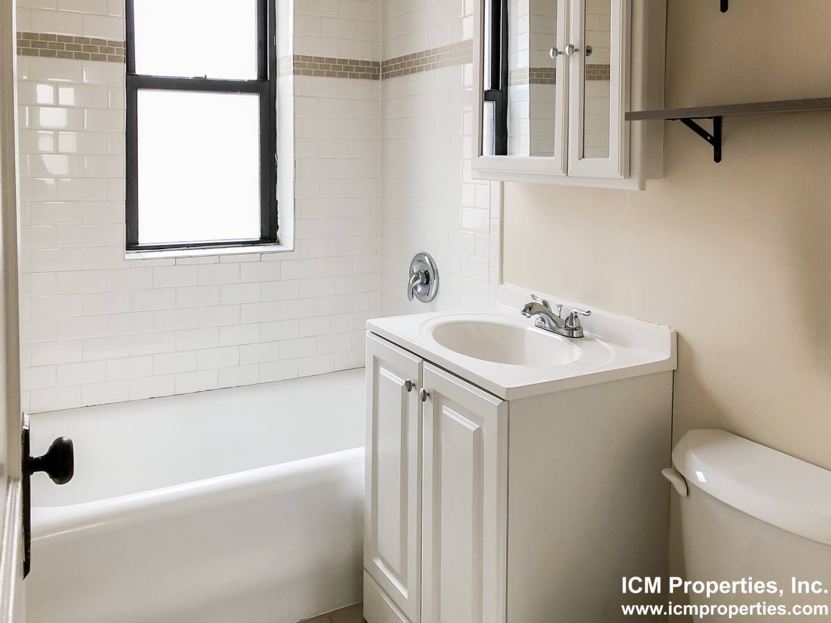 Apartment for rent at 617 W Melrose St #G3, Chicago, IL 60657