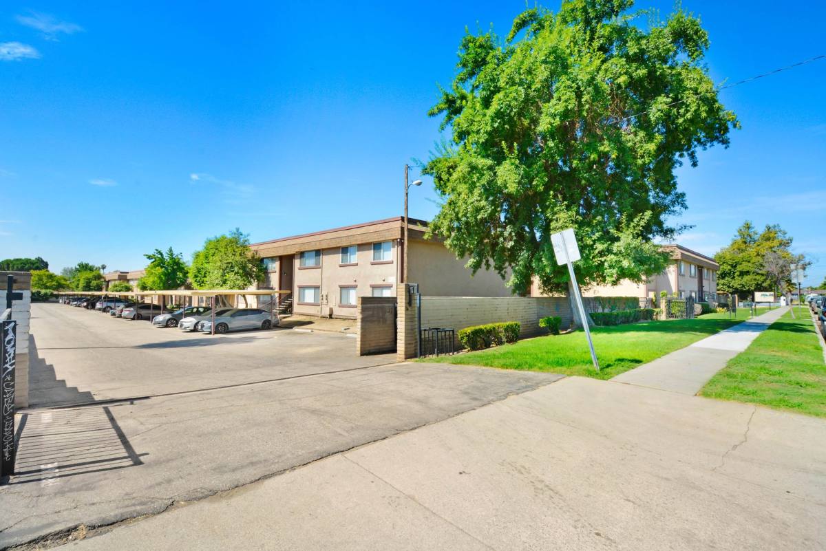 Apartment for rent at 1275 E Date St, San Bernardino, CA 92404