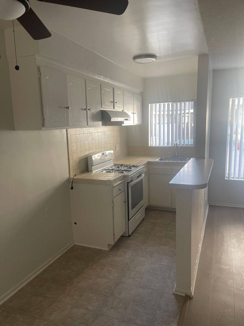 Apartment for rent at 4020 W 134th St, Hawthorne, CA 90250