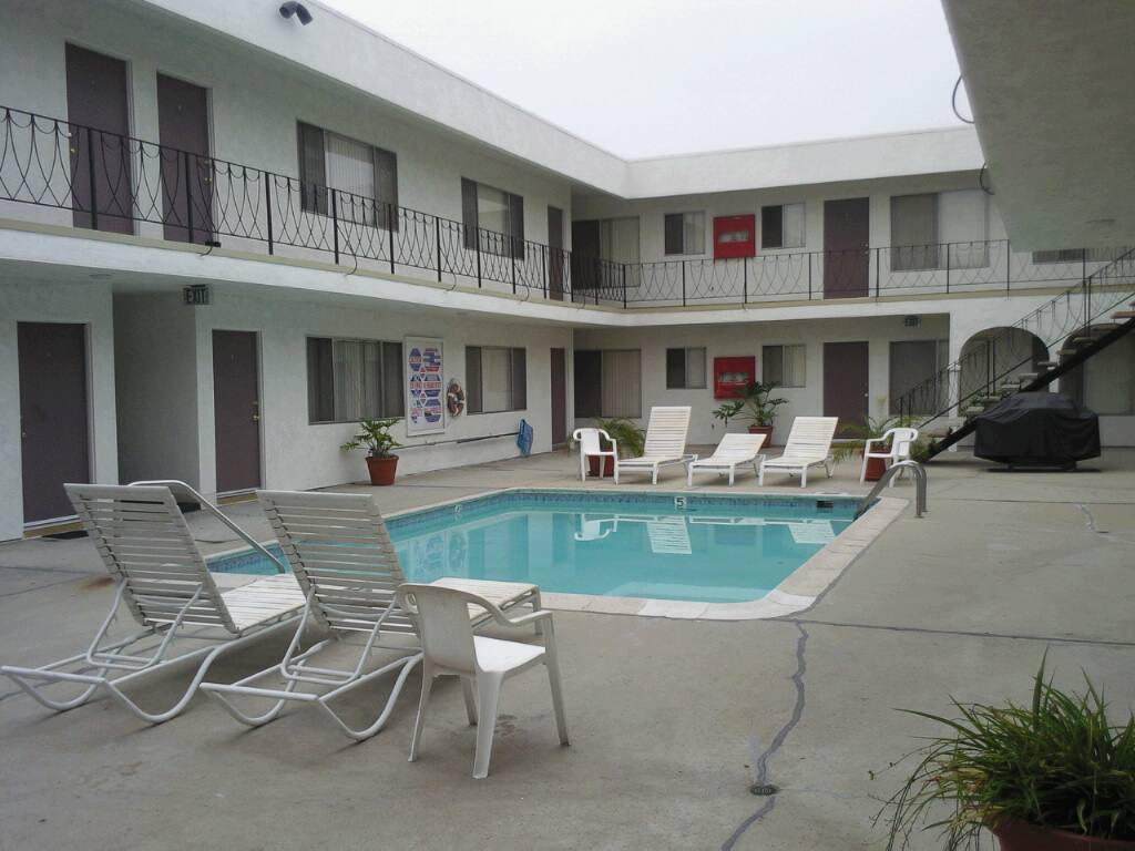 Apartment for rent at 4020 W 134th St, Hawthorne, CA 90250