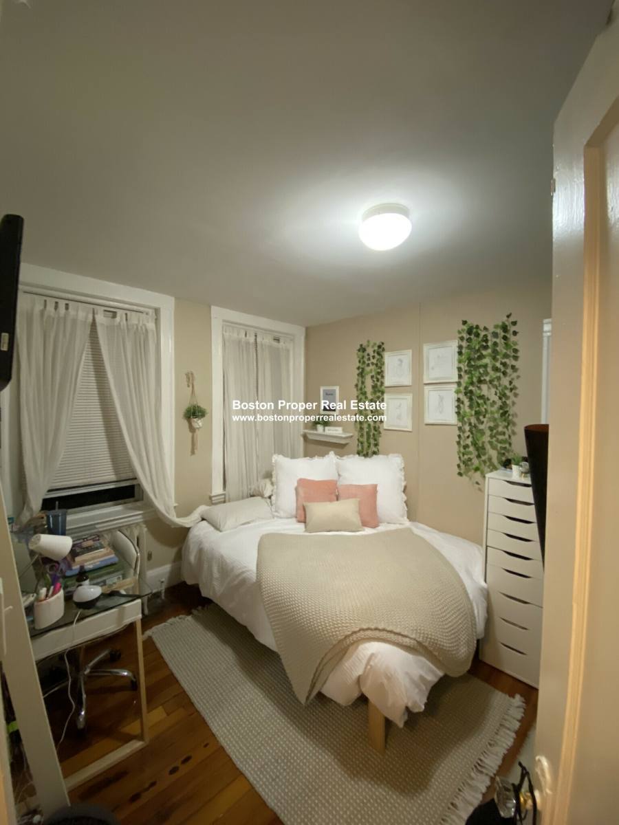 Apartment for rent at 220 Hanover St #3, Boston, MA 02113