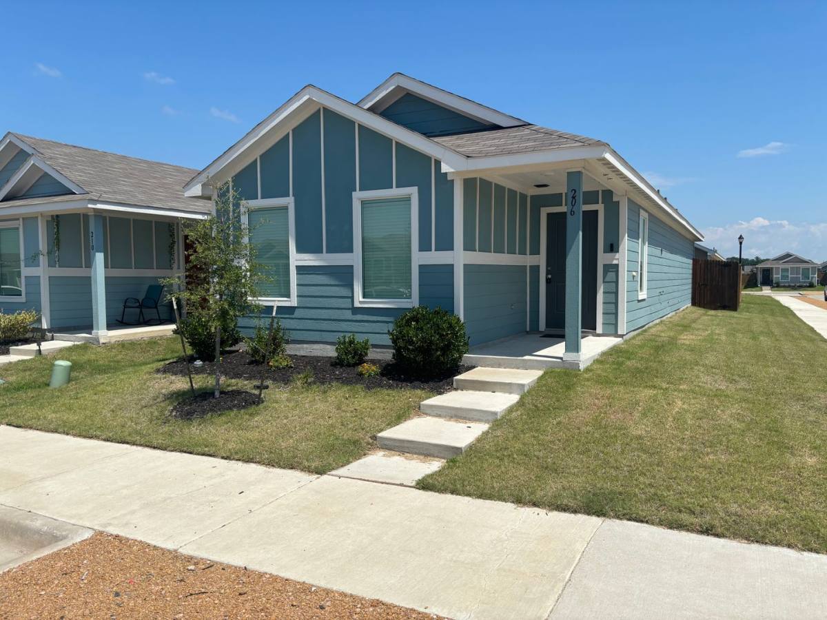 House for rent at 206 Sunflower St, Princeton, TX 75407