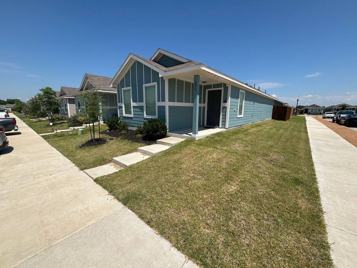 House for rent at 206 Sunflower St, Princeton, TX 75407