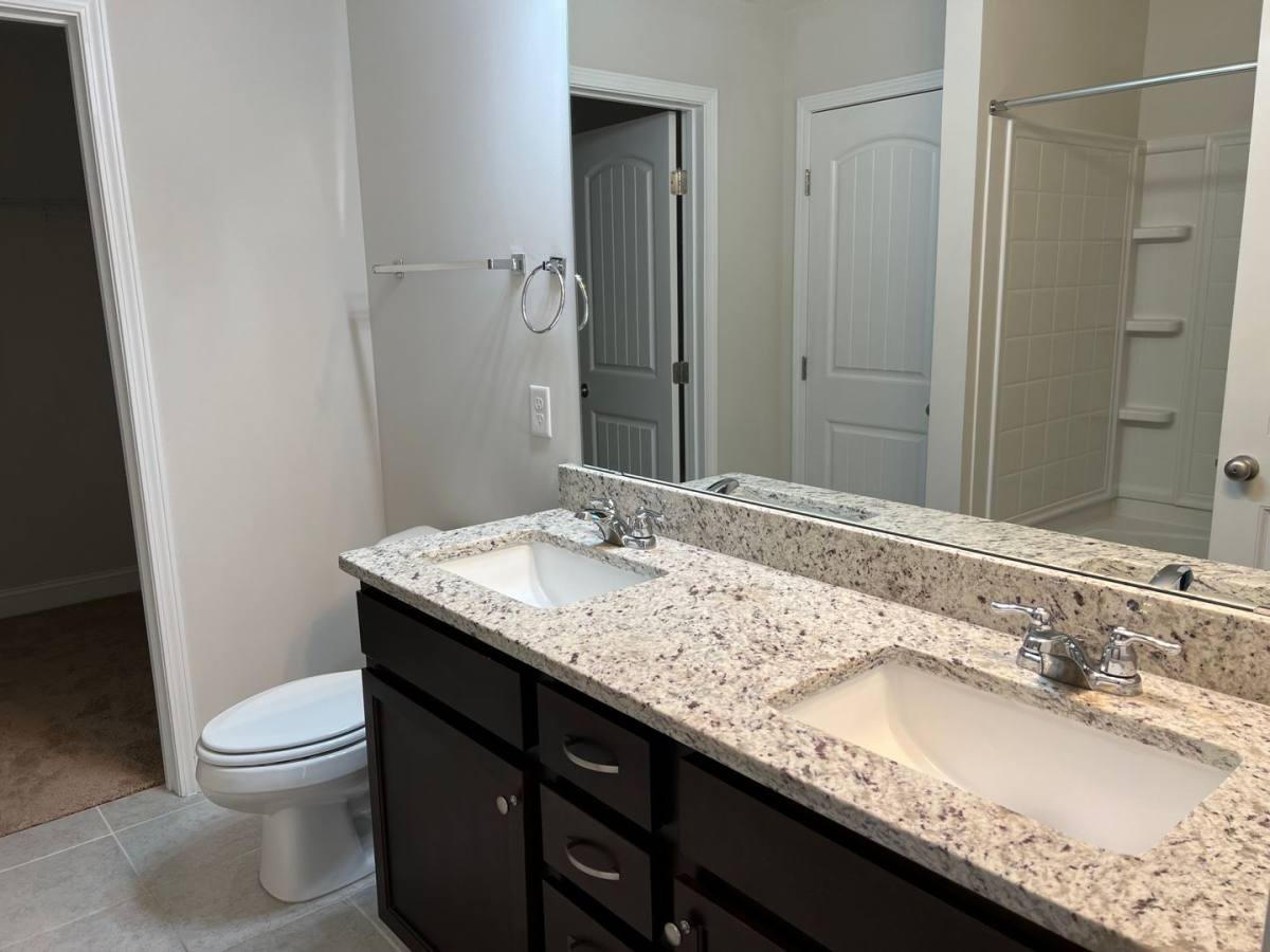 Townhouse for rent at 194 Ainsdale Dr, Richmond Hill, GA 31324