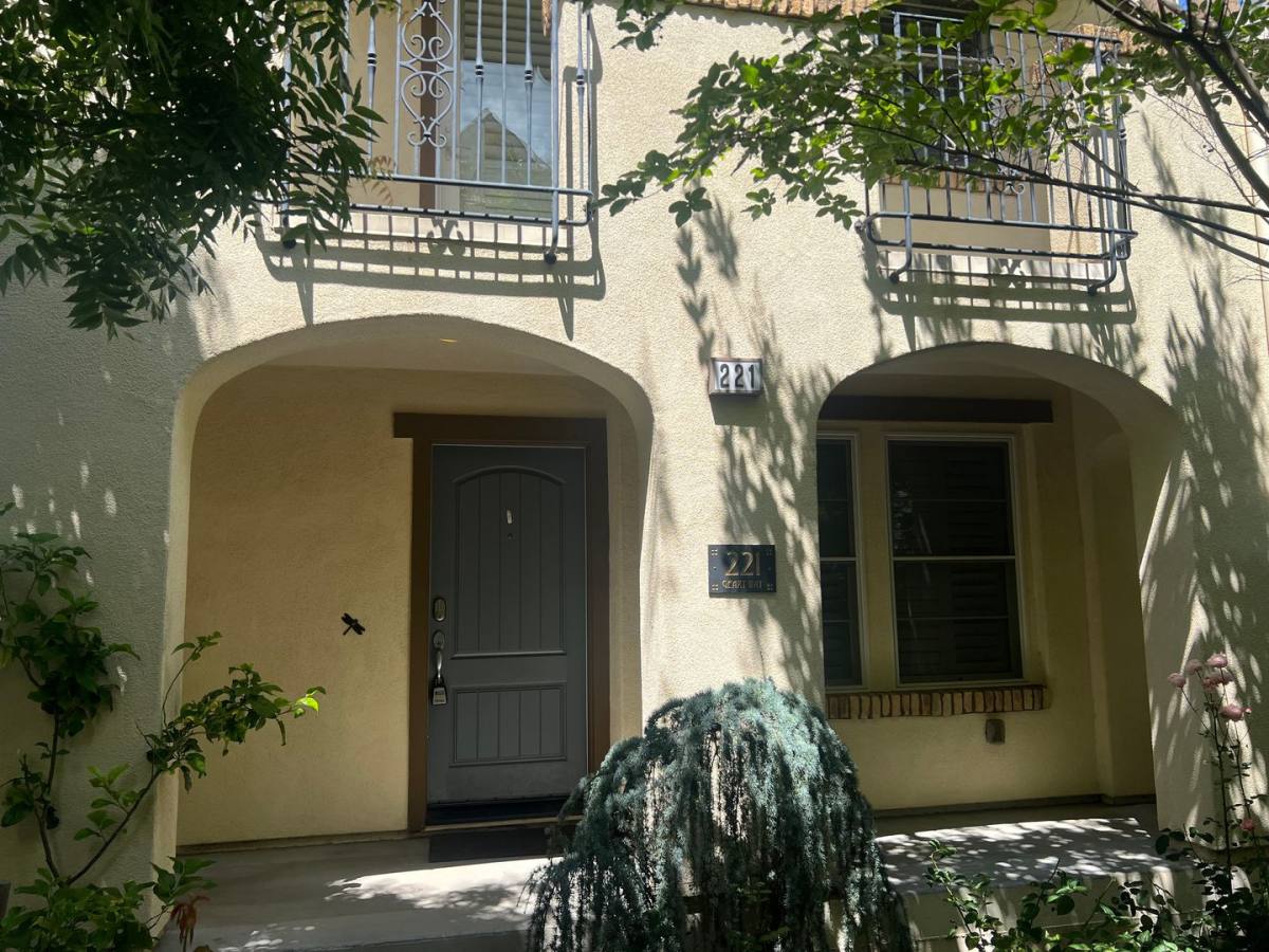 Townhouse for rent at 221 Geary Way, Mountain View, CA 94041