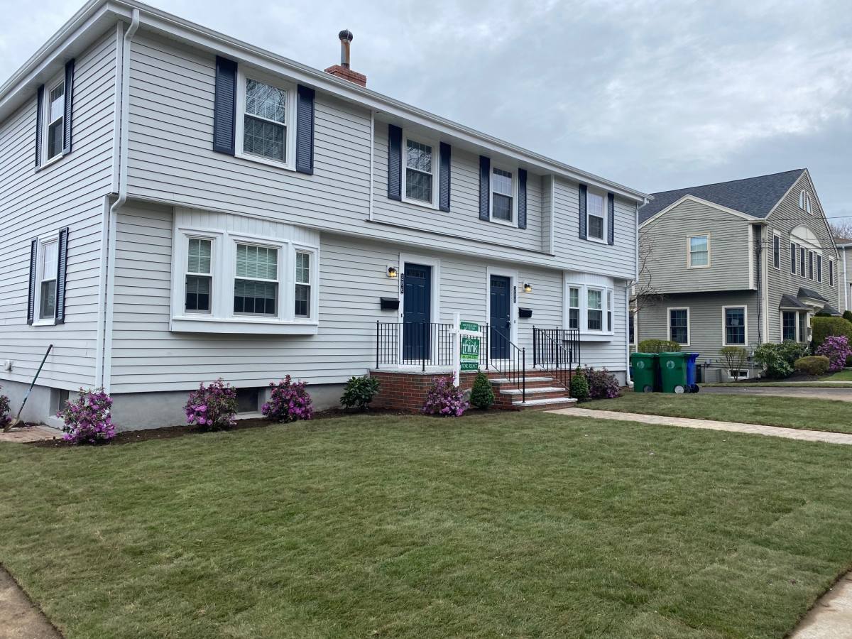 Townhouse for rent at 288 Lagrange St, Chestnut Hill, MA 02467