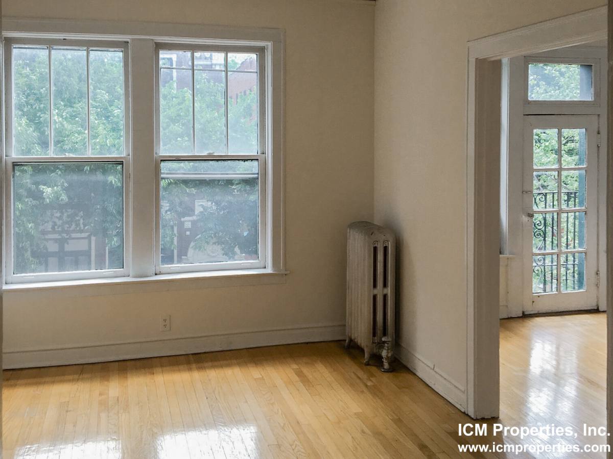 Apartment for rent at 428 W Surf St #2A, Chicago, IL 60657
