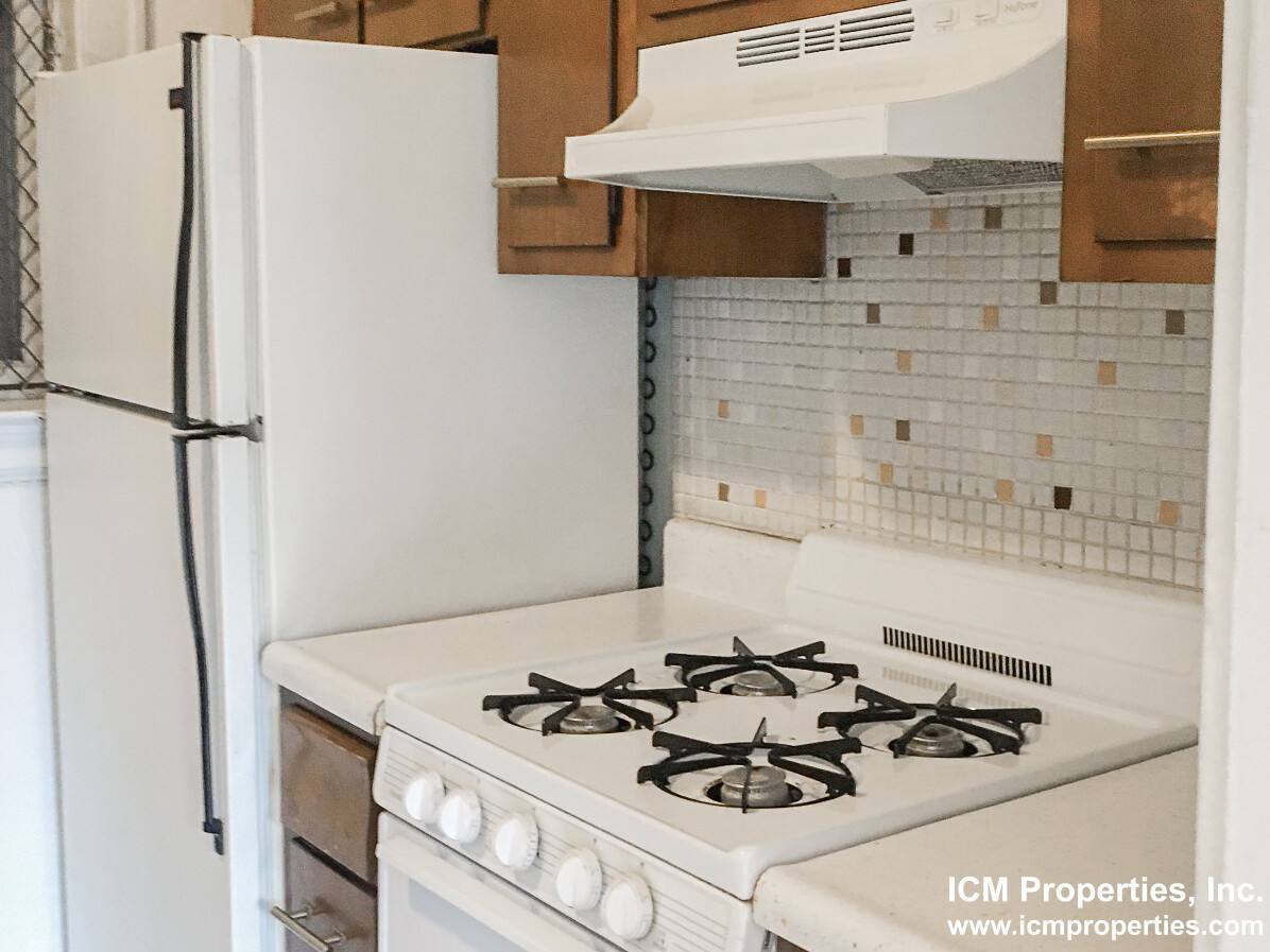 Apartment for rent at 428 W Surf St #2A, Chicago, IL 60657