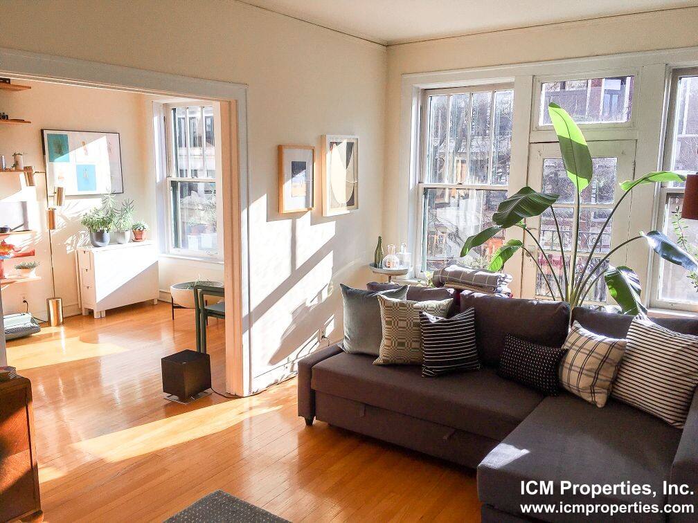Apartment for rent at 428 W Surf St #2A, Chicago, IL 60657