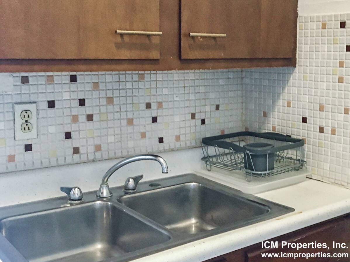 Apartment for rent at 428 W Surf St #2A, Chicago, IL 60657