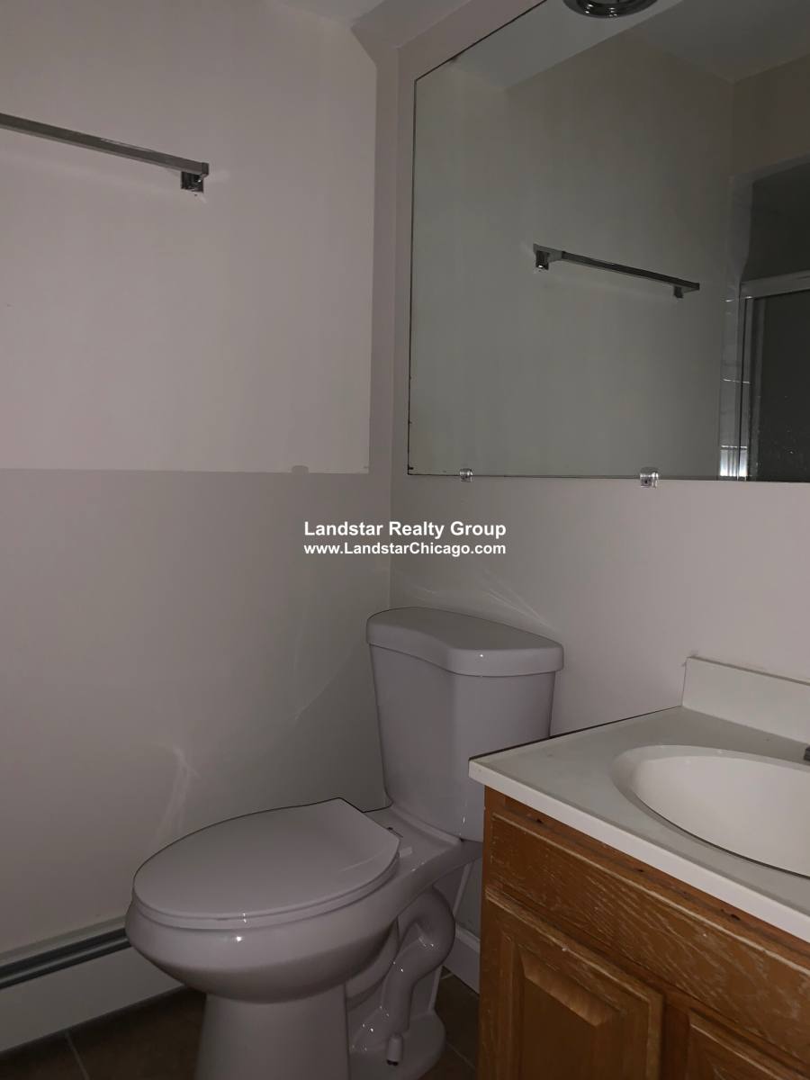 Apartment for rent at 5909 N Kenmore #207, Chicago, IL 60660