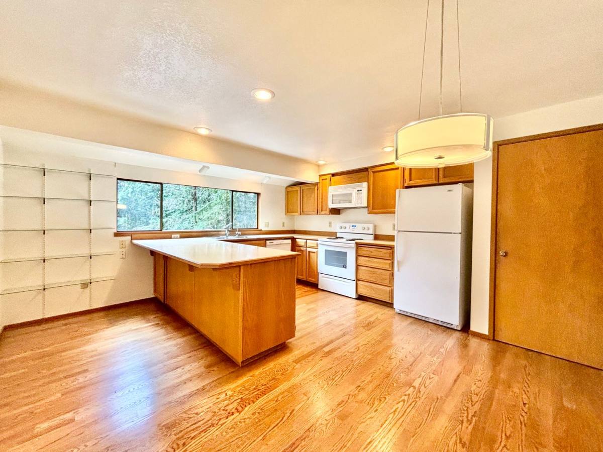 House for rent at 24119 SE 18th Place, Sammamish, WA 98075