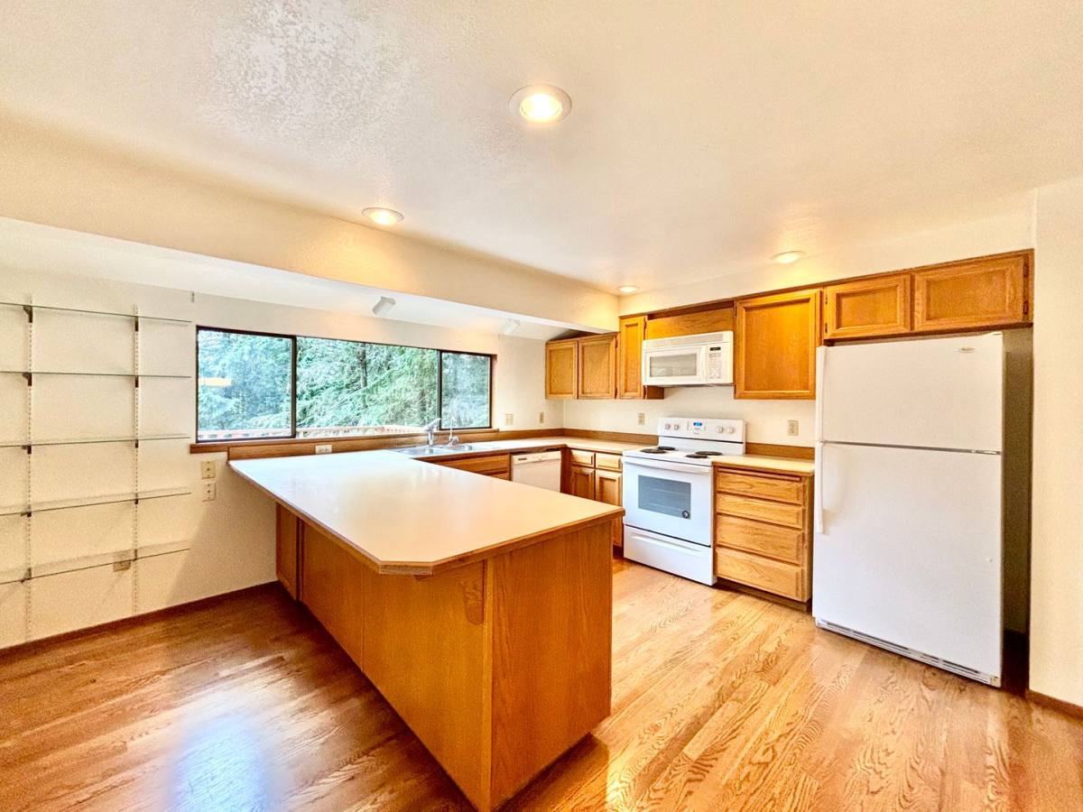 House for rent at 24119 SE 18th Place, Sammamish, WA 98075