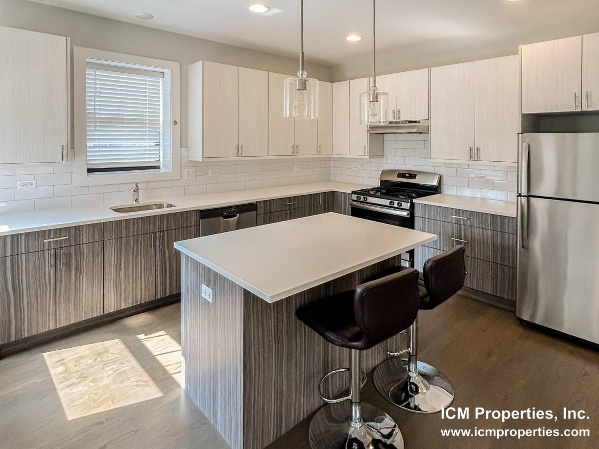 Apartment for rent at 2618 N Rockwell St #1F, Chicago, IL 60647