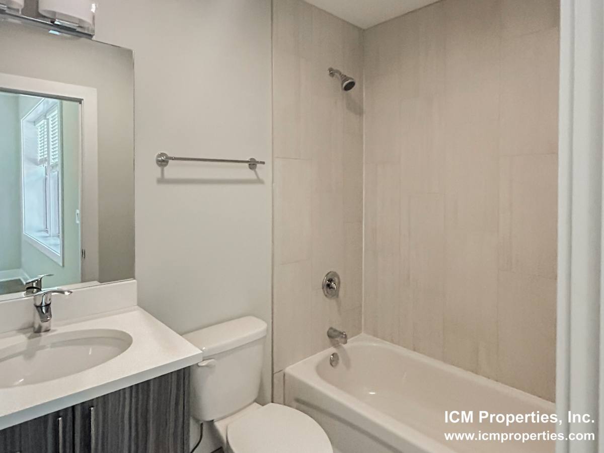 Apartment for rent at 2618 N Rockwell St #1F, Chicago, IL 60647
