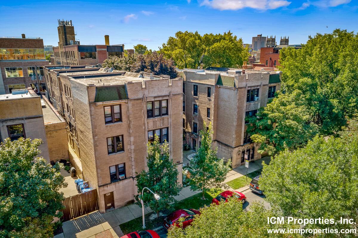 Apartment for rent at 617 W Melrose St #D2, Chicago, IL 60657