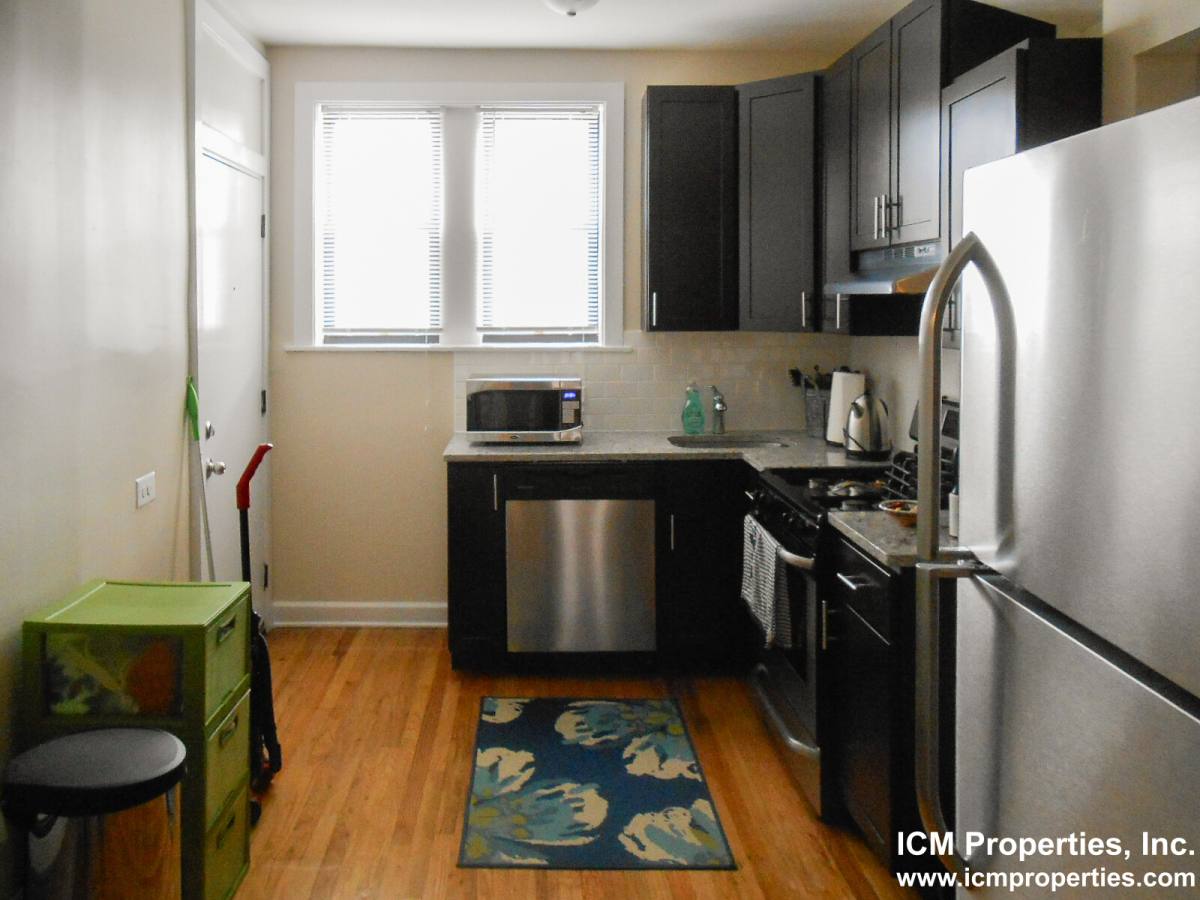 Apartment for rent at 617 W Melrose St #D2, Chicago, IL 60657