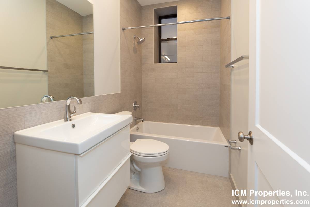 Apartment for rent at 3525 N Wilton Ave #1F, Chicago, IL 60657