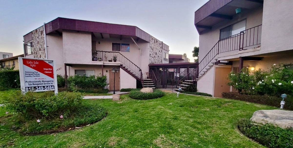 Apartment for rent at 8427 Balboa Blvd, Northridge, CA 91325