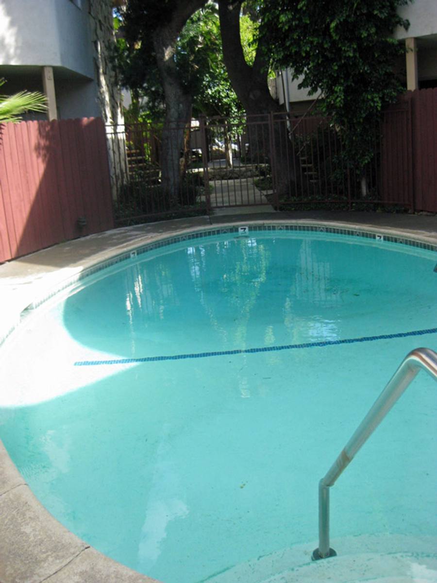 Apartment for rent at 8427 Balboa Blvd, Northridge, CA 91325