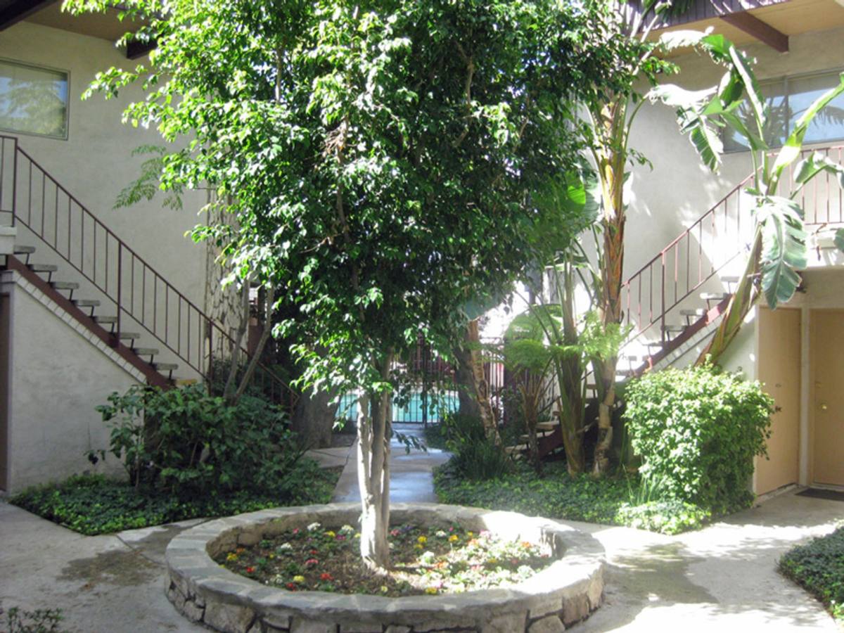 Apartment for rent at 8427 Balboa Blvd, Northridge, CA 91325