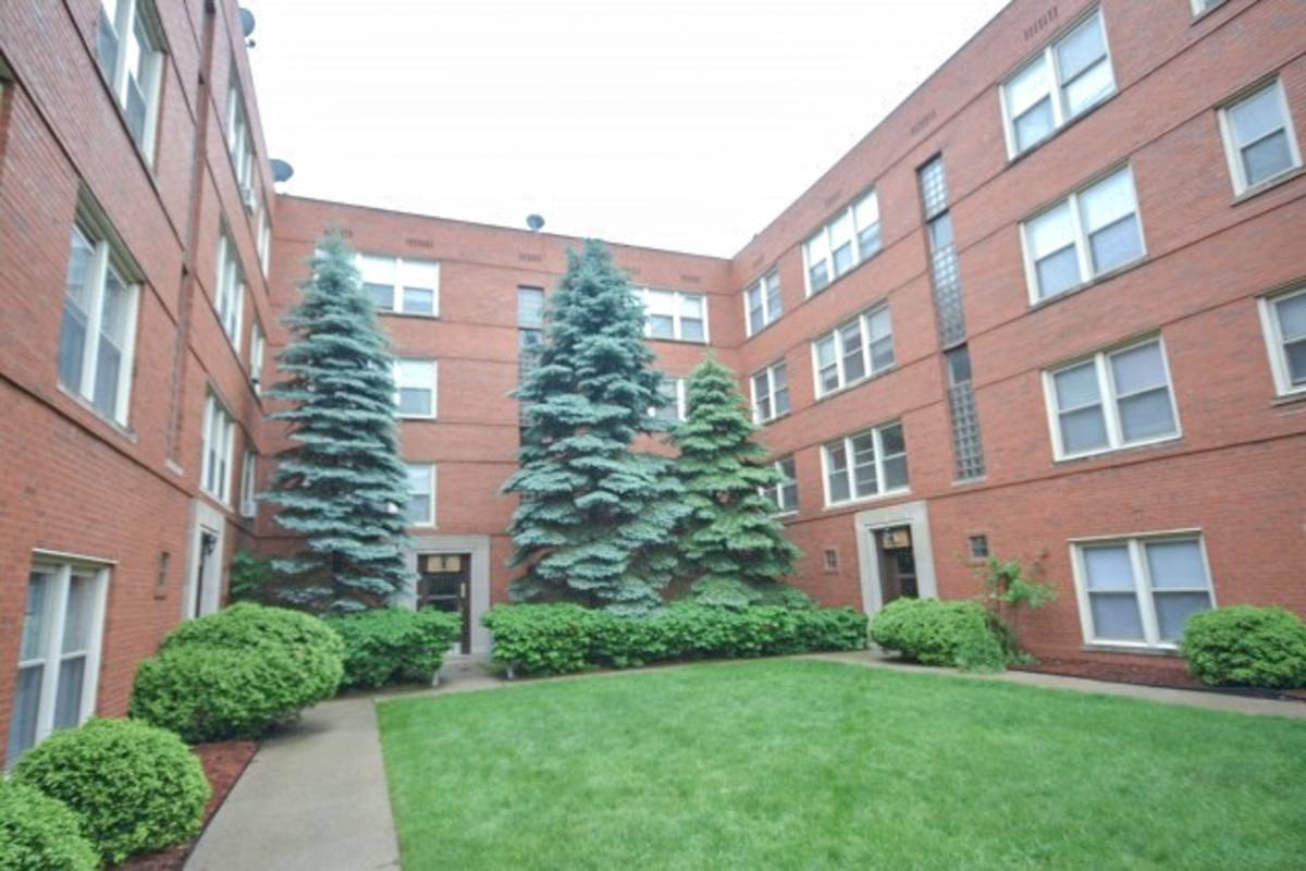 Apartment for rent at 2415 W Farragut #2B, Chicago, IL 60625