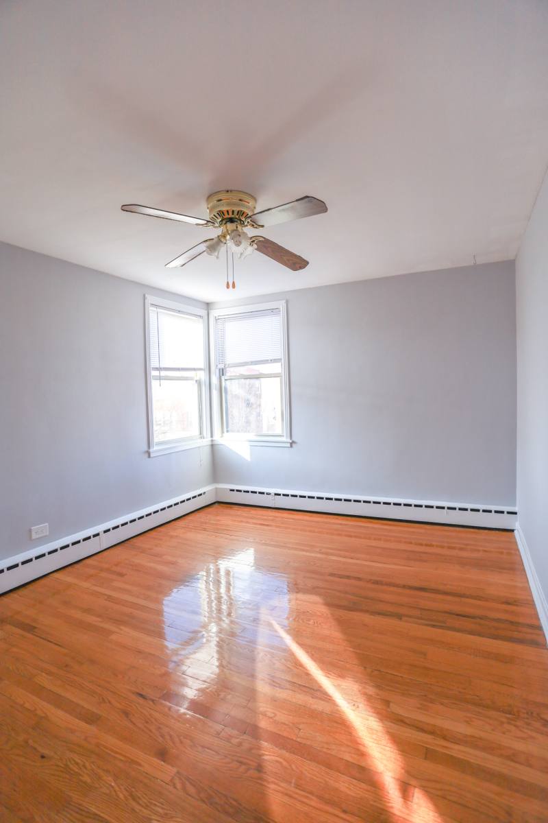 Apartment for rent at 2415 W Farragut #2B, Chicago, IL 60625