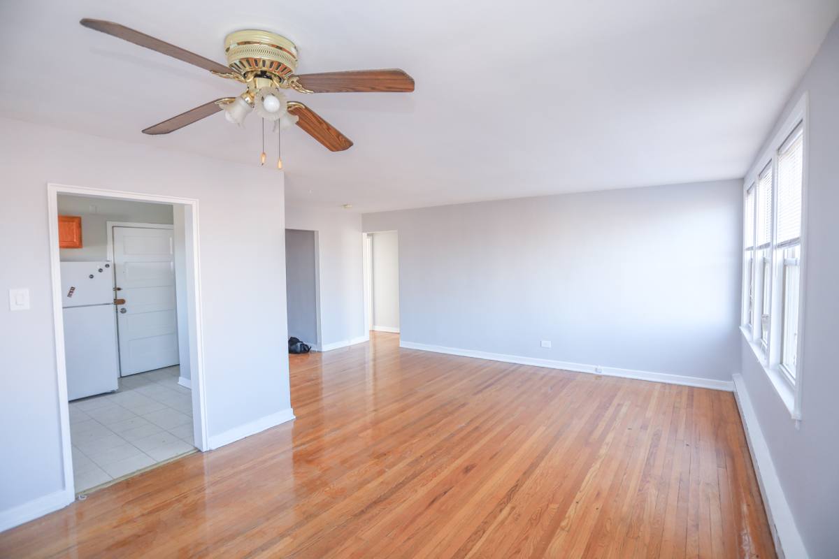 Apartment for rent at 2415 W Farragut #2B, Chicago, IL 60625