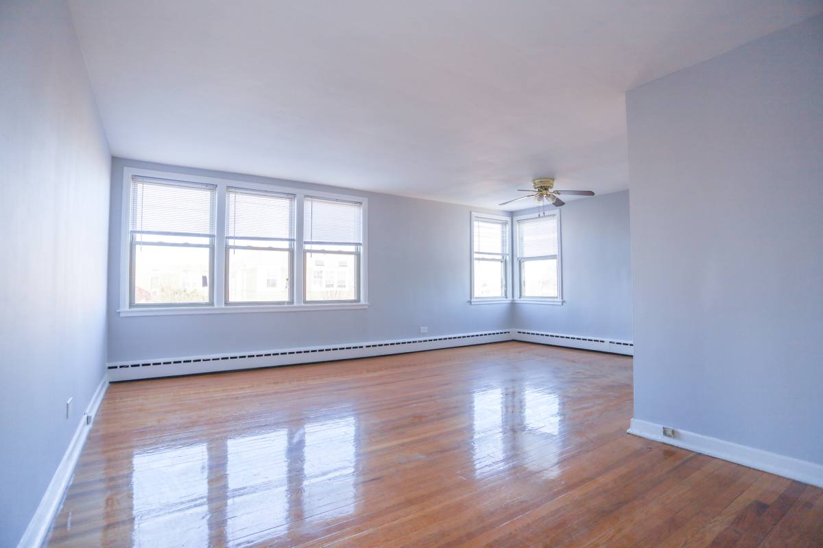 Apartment for rent at 2415 W Farragut #2B, Chicago, IL 60625