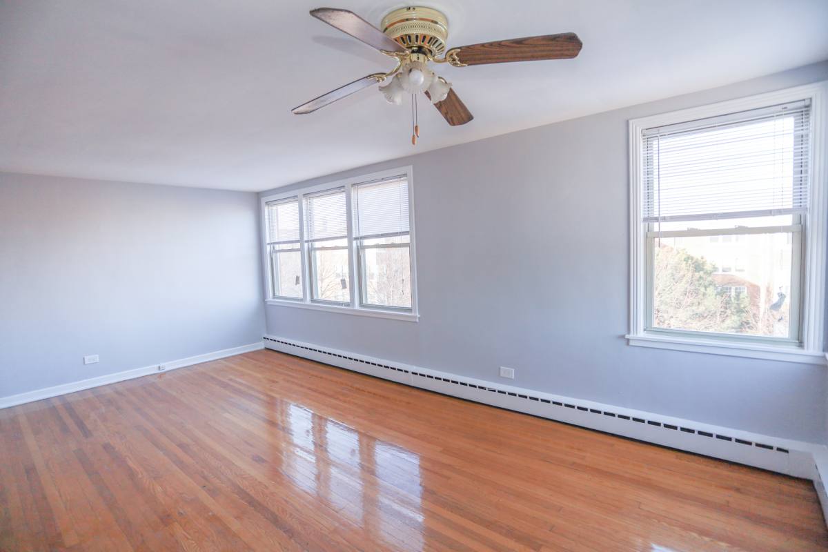 Apartment for rent at 2415 W Farragut #2B, Chicago, IL 60625