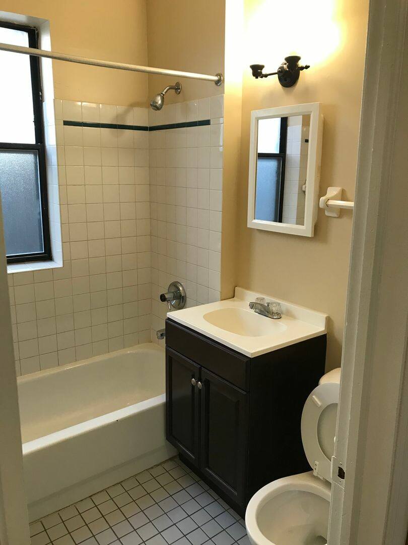 Apartment for rent at 7728 N Marshfield #3B, Chicago, IL 60626