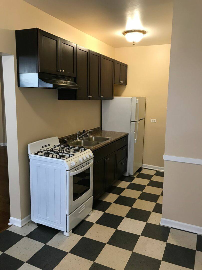 Apartment for rent at 7728 N Marshfield #3B, Chicago, IL 60626